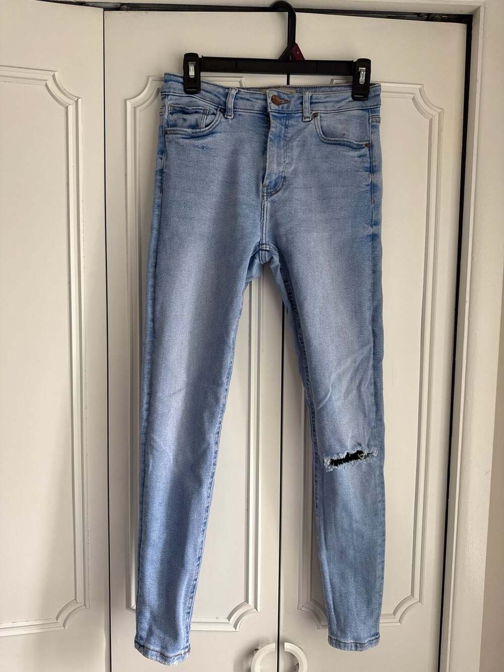 Denim Co. Light Wash Distressed Ripped Knee Skinny Jeans Size US 6